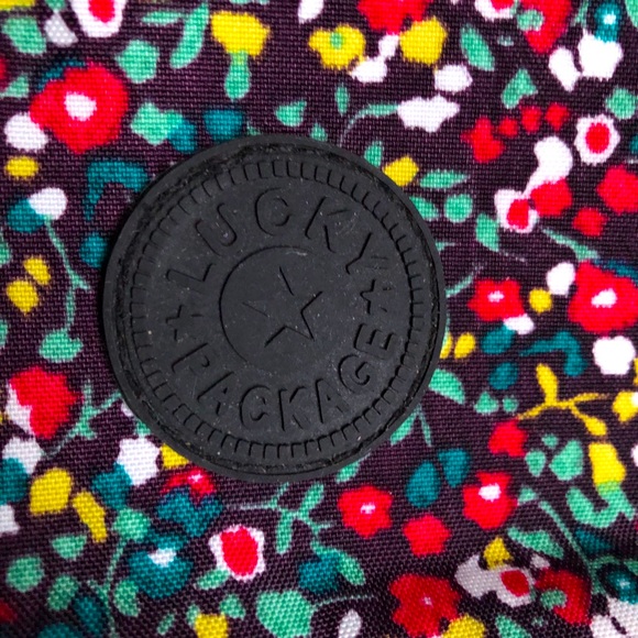 NEW LUCKY PACKAGE Wristlet Purse Bag Pouch Floral NWOT - Picture 3 of 14